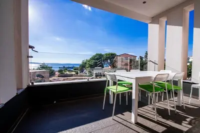 Apartman na prvom katu s pogledom na more - 2