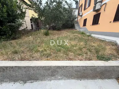 RIJEKA, CENTAR - Samostojeća kuća s 3 odvojena stana + okućnica! PRILI - 3