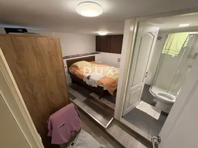 RIJEKA, CENTAR - Samostojeća kuća s 3 odvojena stana + okućnica! PRILI - 20