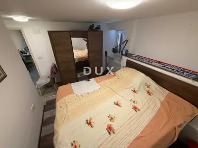 RIJEKA, CENTAR - Samostojeća kuća s 3 odvojena stana + okućnica! PRILI - 19