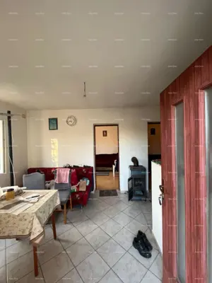 Prodaje se samostojeća kuća u Valbandonu. - 2