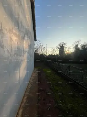 Prodaje se samostojeća kuća u Valbandonu. - 19