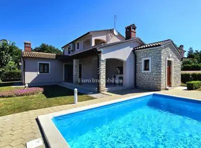 Kuća 140 m², Sveti Lovreč - privatni bazen i okućnica