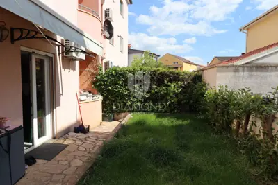 Stan 57,67 m², Rovinj okolica - vrt i parkirno mjesto