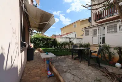 Stan 57,67 m², Rovinj okolica - vrt i parkirno mjesto - 2