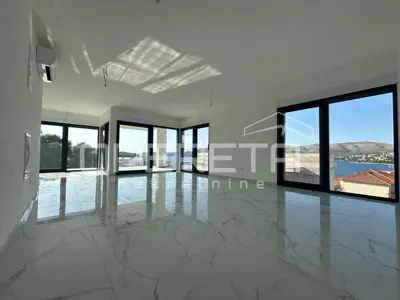 Penthouse novogradanja 160 m², pogled more, terasa, otok Čiovo