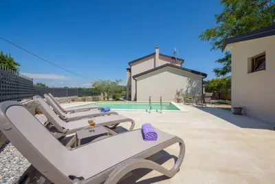 Villa 140 m², Poreč - Pool und Sommerküche