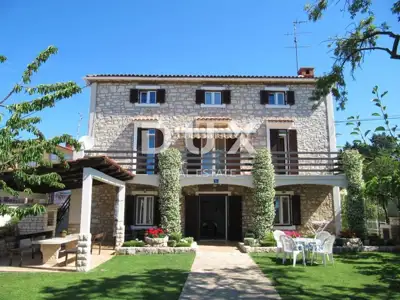House for sale in Umag, 243 m² - 2