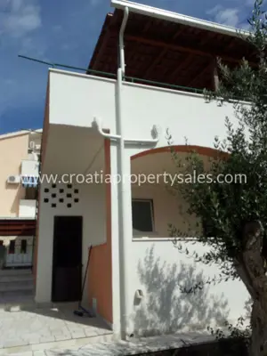 Haus, Brač, 125 m², 300 000 € - 3