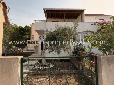 Kuća, Brač, 125 m², 300 000 €