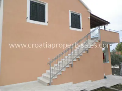 Haus, Brač, 125 m², 300 000 € - 4