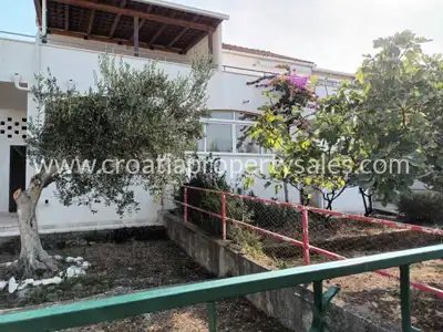 Haus, Brač, 125 m², 300 000 € - 2