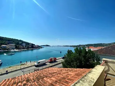 House 180 m², Tisno - first row to the sea - 2