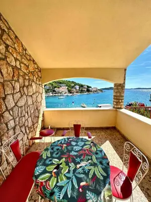 House 180 m², Tisno - first row to the sea