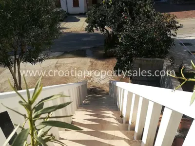 Haus 707 m², Insel Hvar - 12 Apartments und Gewerberäume - 8