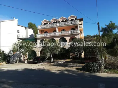 Haus 707 m², Insel Hvar - 12 Apartments und Gewerberäume - 1