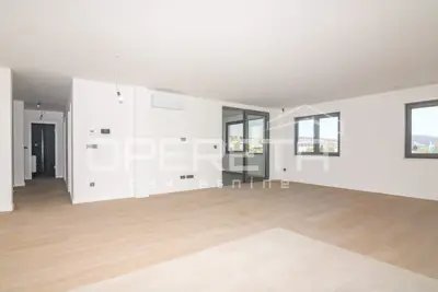 Commercial space 93 m², Stenjevec, terrace 22 m² - 2