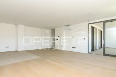 Gewerbefläche 93 m², Stenjevec, Terrasse 22 m²