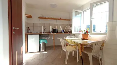 Kuća 200 m², Marina - 4 apartmana i 350 m od mora - 18