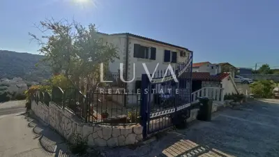 Kuća 200 m², Marina - 4 apartmana i 350 m od mora - 3