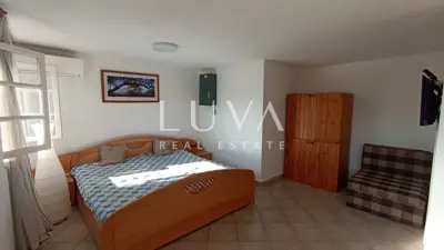 Kuća 200 m², Marina - 4 apartmana i 350 m od mora - 16