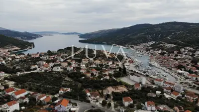 Kuća 200 m², Marina - 4 apartmana i 350 m od mora - 4