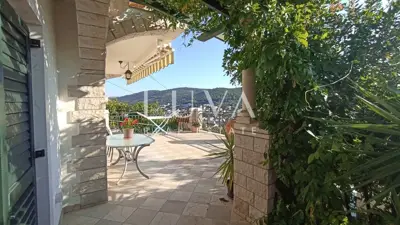 Kuća 200 m², Marina - 4 apartmana i 350 m od mora - 7