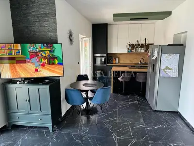 Kuća 230 m², Viškovo centar - 800 m² okućnice