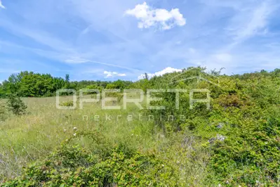 Građevinsko zemljište 1.265 m², Višnjan - pogled na more - 9