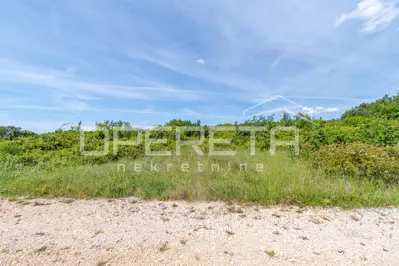 Građevinsko zemljište 1.265 m², Višnjan - pogled na more - 10