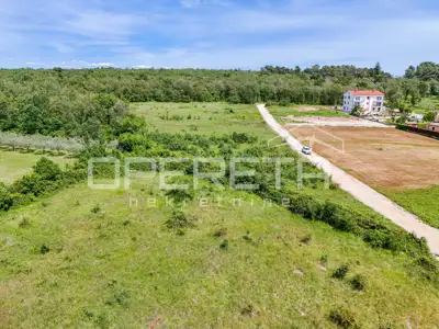 Građevinsko zemljište 1.265 m², Višnjan - pogled na more - 4