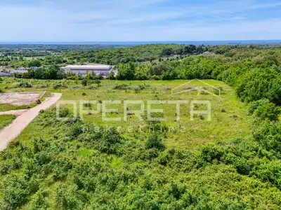 Građevinsko zemljište 1.265 m², Višnjan - pogled na more - 2