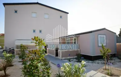 Prilika! 2S Stan sa dva studio apartmana+bazen+vrt! - 8