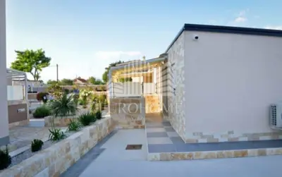 Prilika! 2S Stan sa dva studio apartmana+bazen+vrt! - 18