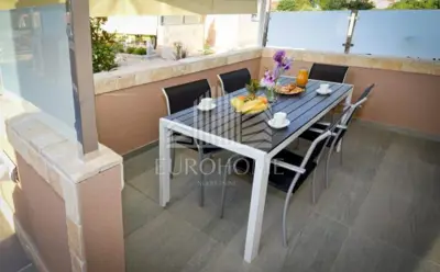 Prilika! 2S Stan sa dva studio apartmana+bazen+vrt! - 9