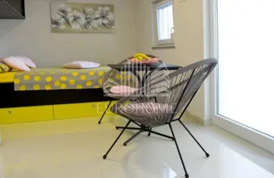 Prilika! 2S Stan sa dva studio apartmana+bazen+vrt! - 12