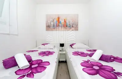 Prilika! 2S Stan sa dva studio apartmana+bazen+vrt! - 15