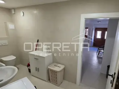 Novouređena kuća s 3 apartmana, Skradin - 17