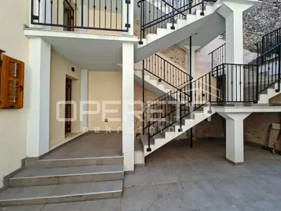 Novouređena kuća s 3 apartmana, Skradin - 12