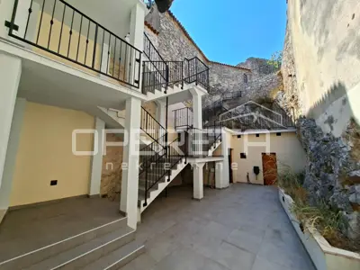 Novouređena kuća s 3 apartmana, Skradin - 11