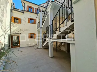 Novouređena kuća s 3 apartmana, Skradin - 13
