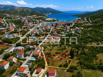 Građevinsko zemljište 694 m², Marina - 500 m do mora