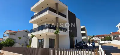 Vodice, novogradnja, stan 89 m² na 1.katu, blizina mora - 2