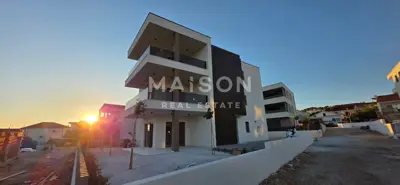 Vodice, Neubau, Wohnung 89 m² im 1. Stock, Meeresnähe