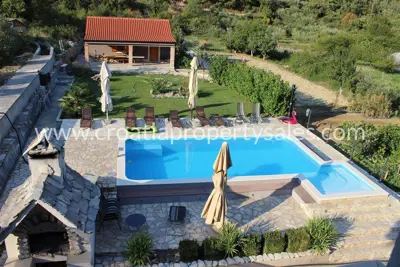 Haus in Omiš, nahe dem Zentrum und der Cetina-Schlucht, Pool 8x4 m