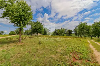 Building plot 1,219 m², Poreč - edge of the construction zone
