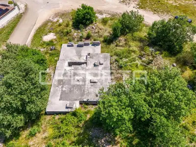 Building plot 999 m², Tar-Vabriga - permit for a 290 m² house - 2