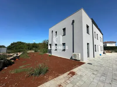 Stan, dvoetažni, Poreč Cancini, pogled na more i dvorište