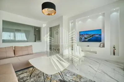 Split, Strožanac, Villa u privatnom elitnom kompleksu, bazen, garaža, - 11