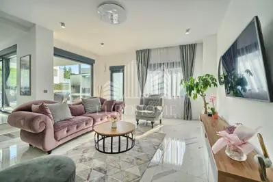 Split, Strožanac, Villa u privatnom elitnom kompleksu, bazen, garaža, - 7